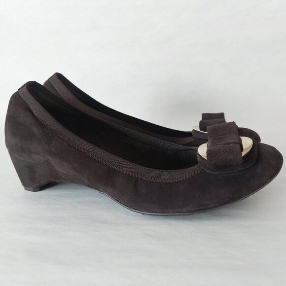 Stuart Weitzman Beaudelair Suede Pump Size 8 Hidden Wedge Bow Low Heel Slip-on - Picture 3 of 13